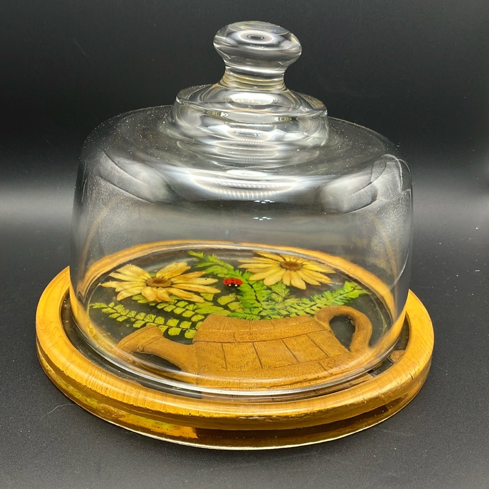 Vintage Gamut Lucite cheese board with pressed flowers and dome - Picture 4 of 15